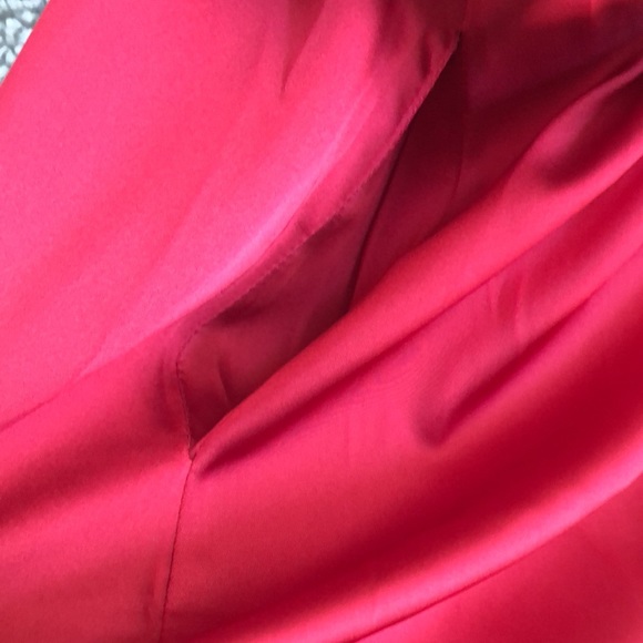 Vera Wang White V neck halter gown with sash, 2 pockets, bows - Picture 11 of 16